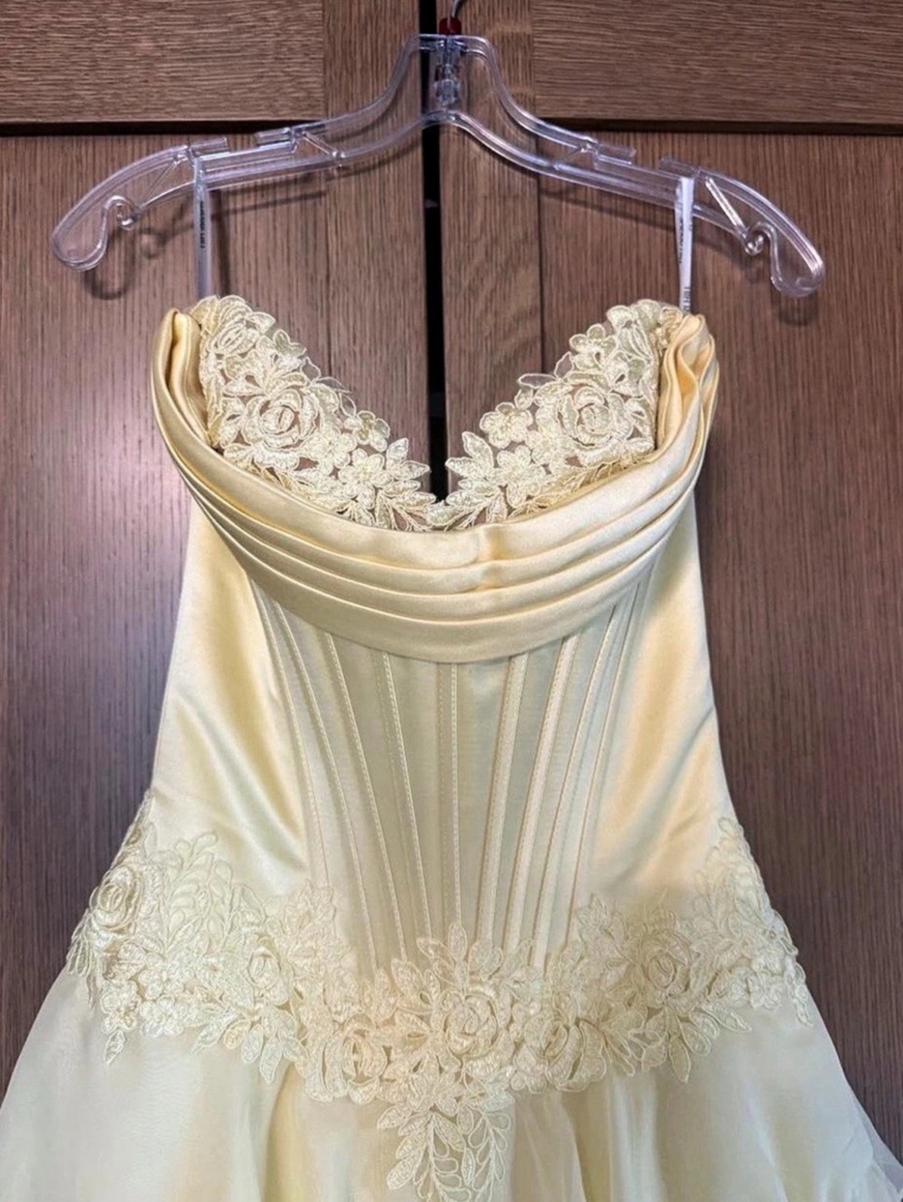 Sherri Hill Maxi Ruffle Dress in Yellow Size Small Like New - Picture 3 of 4